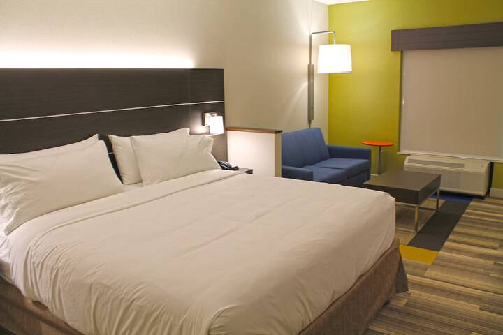 Room 26 of 63