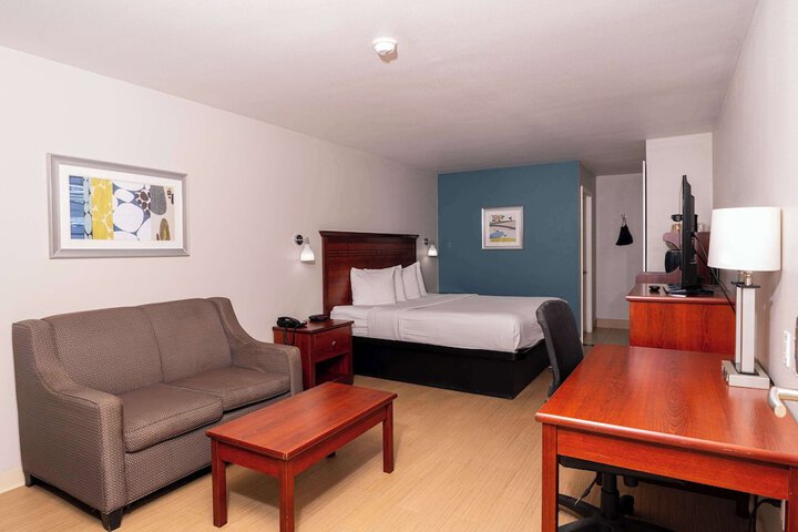 Room 12 of 28