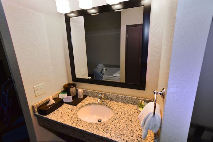 Room 70 of 105
