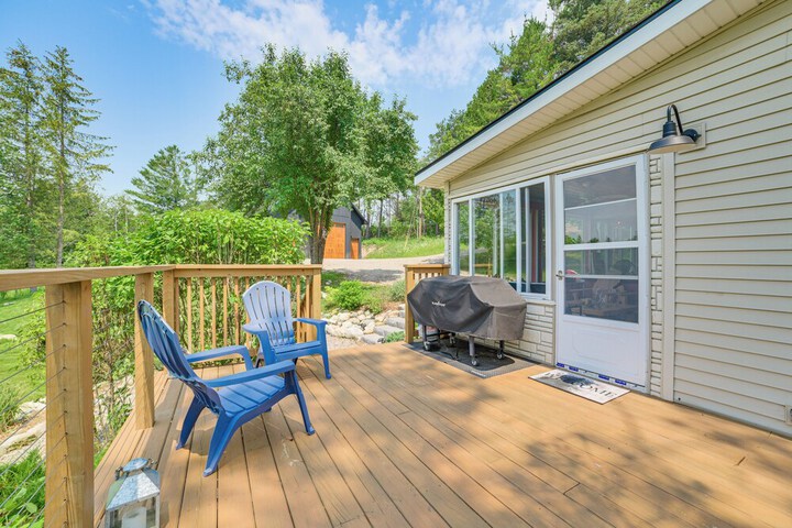 Riverfront Cheboygan Cabin w / Kayaks & Dock!