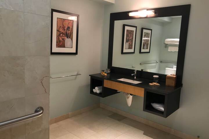 Room 70 of 131