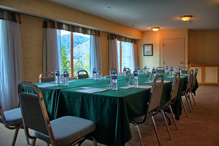 Holiday Inn Hotel & Suites Osoyoos by IHG