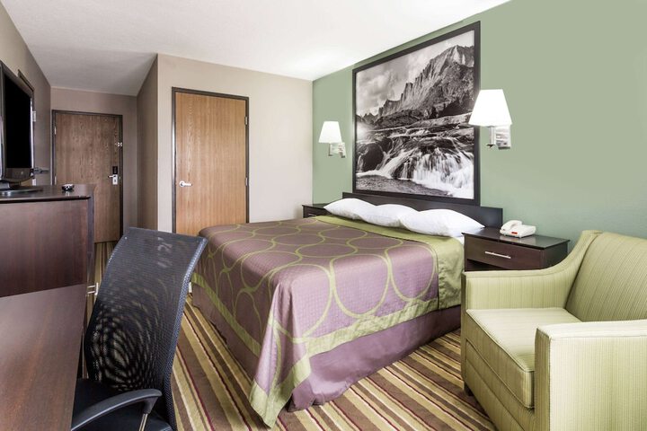 Room 9 of 35