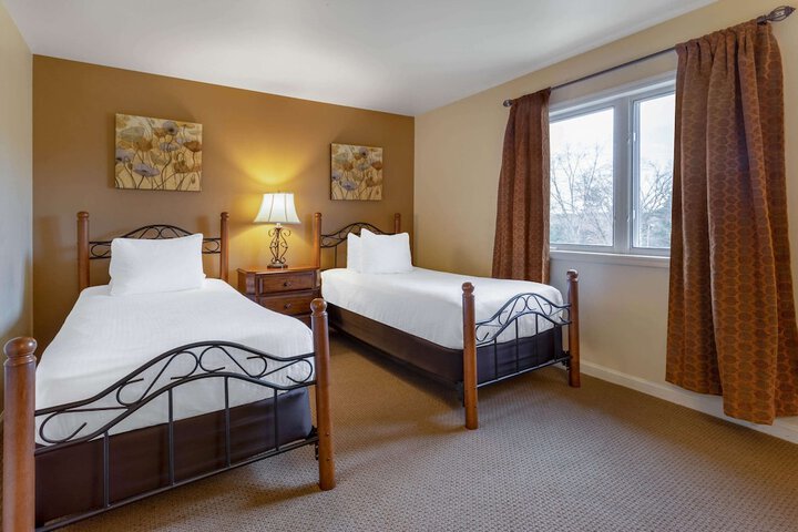 Room 32 of 53