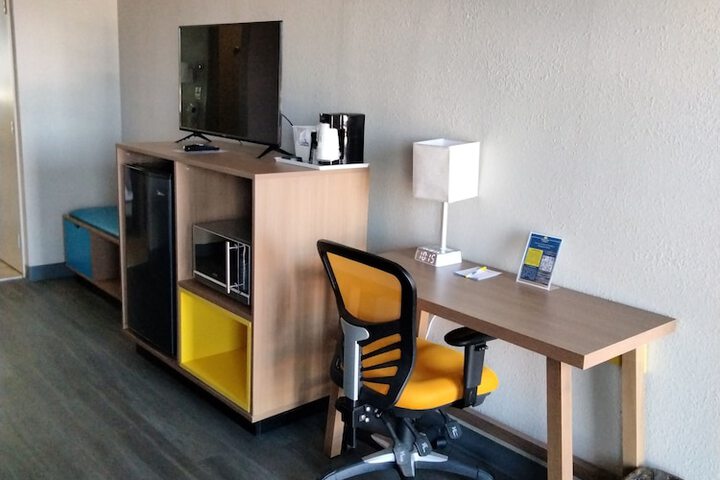 Room 5 of 38