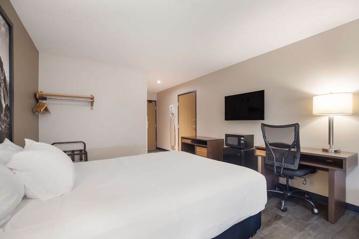 Room 19 of 38