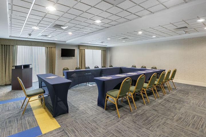 Holiday Inn Express Hotel & Stes Mt. Arlington Rockaway Area by IHG