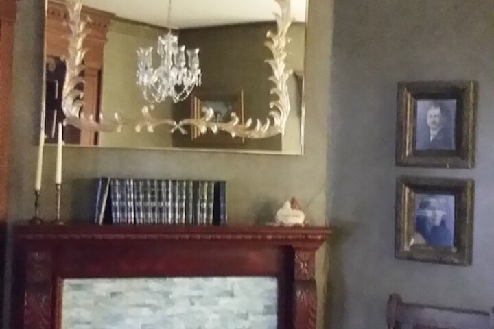 Chestnut Charm Bed & Breakfast