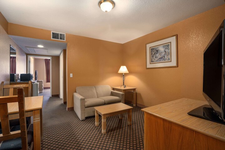 Room 11 of 22