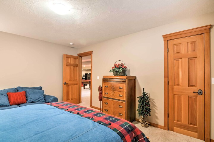 Custom Home w / Decks in Boulder! Gateway to Parks!