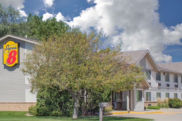 Super 8 by Wyndham Independence IA