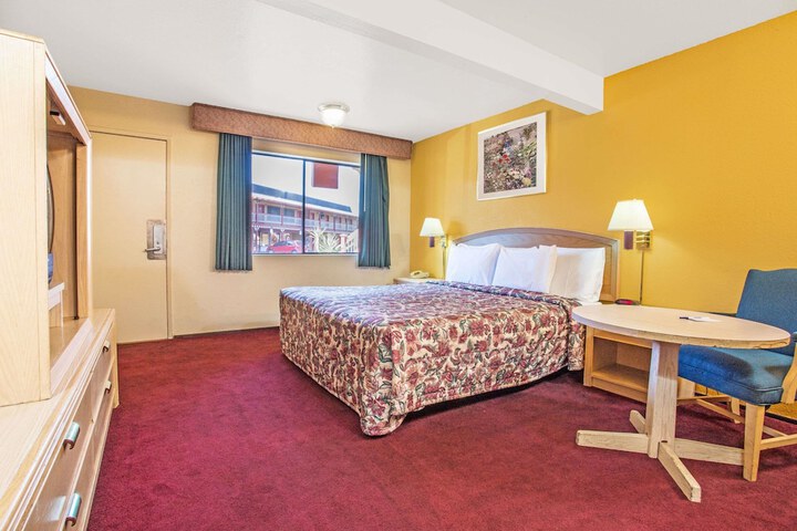 Room 8 of 15