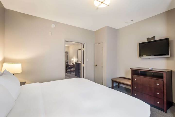 Room 30 of 48