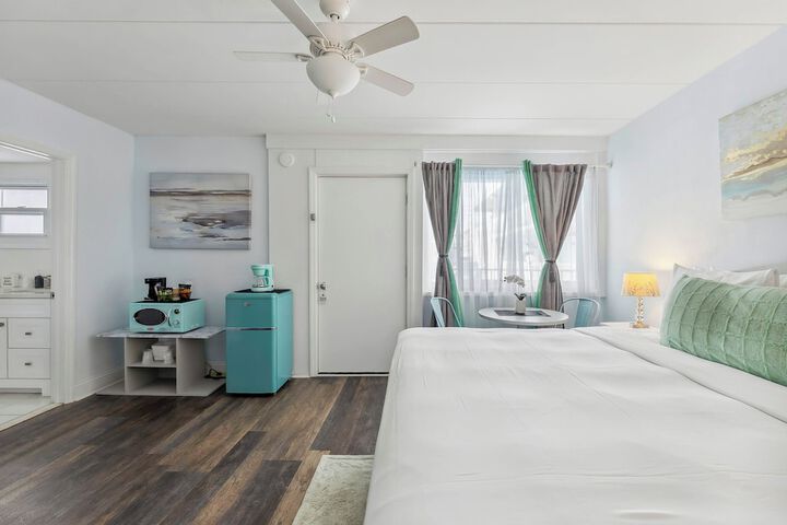 Daytona Inn & Suites