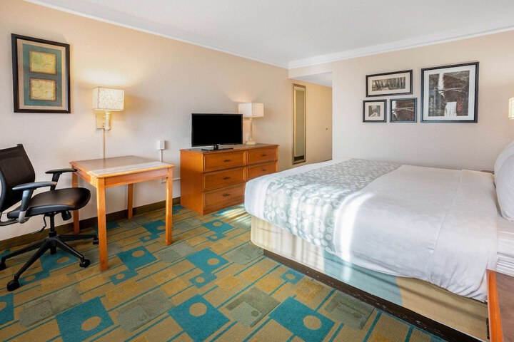 Room 15 of 28