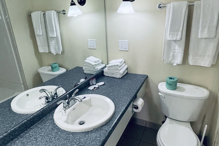 Room 32 of 93