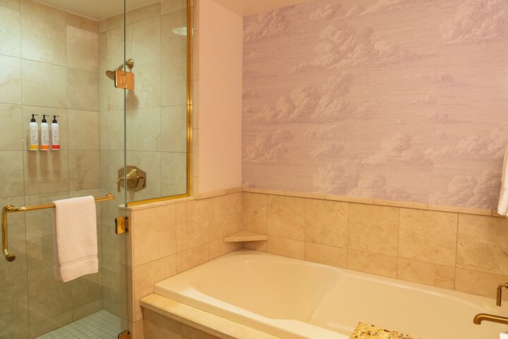 The Carlton Hotel Atascadero – Paso Robles, a Tribute Portfolio Hotel