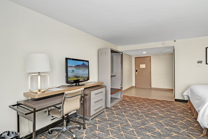 Holiday Inn Piscataway Somerset by IHG