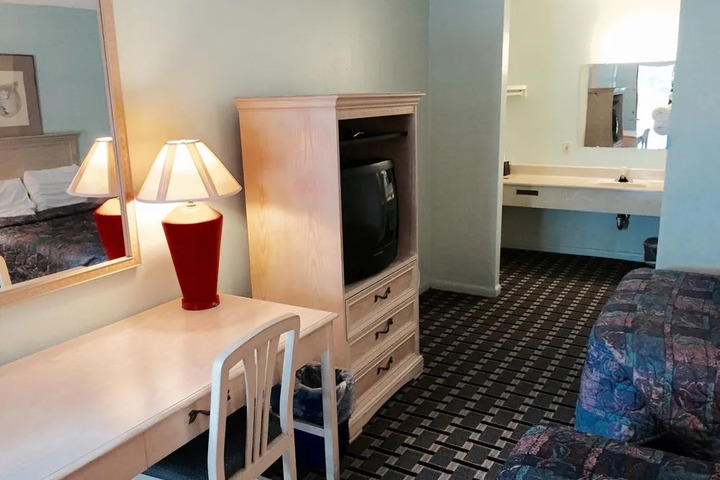 EXECUTIVE INN MARIANNA