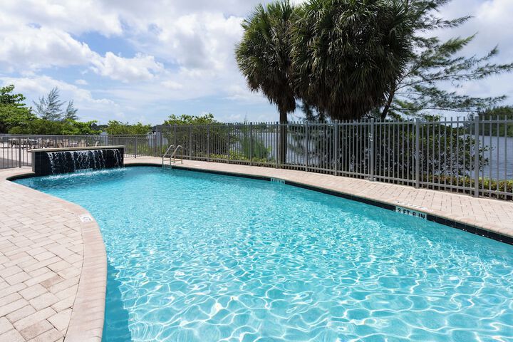 Holiday Inn Express Miami Airport Blue Lagoon Area by IHG