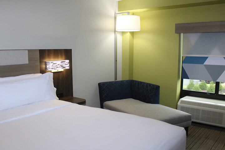 Holiday Inn Express & Suites Hope Mills-Fayetteville Arpt by IHG