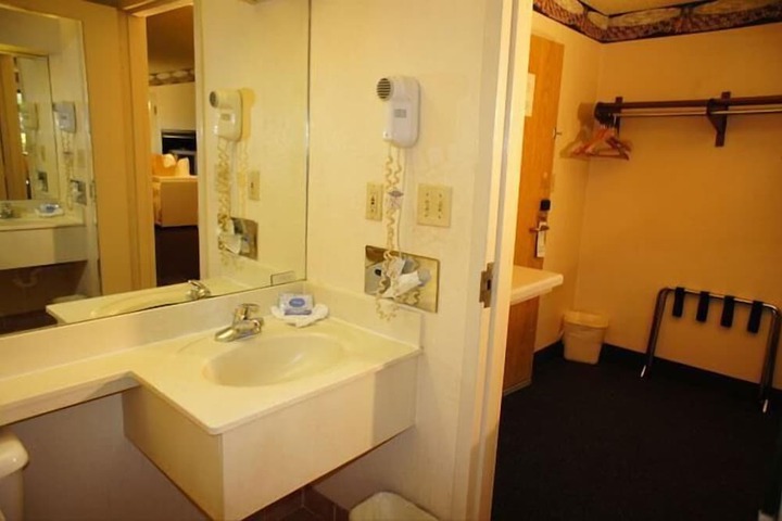 Room 21 of 43