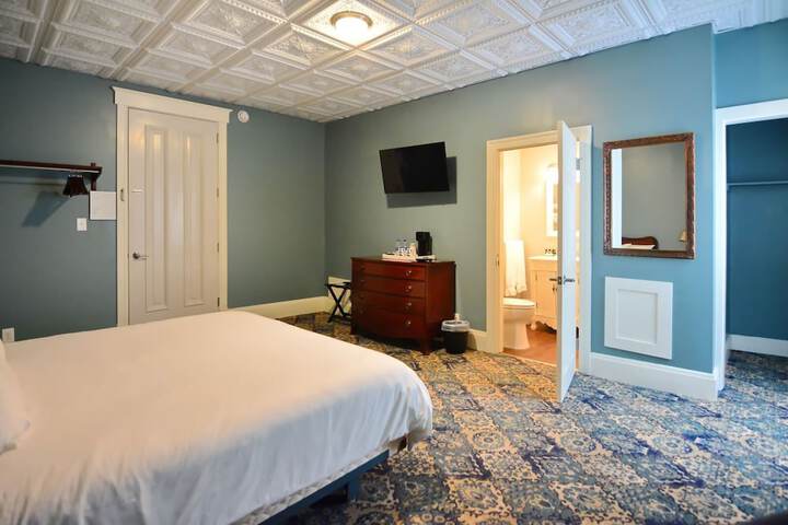 Room 4 of 22
