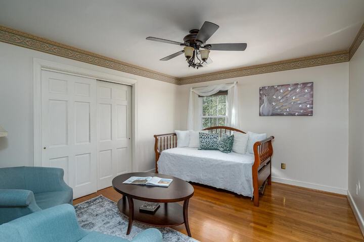 Room 10 of 14