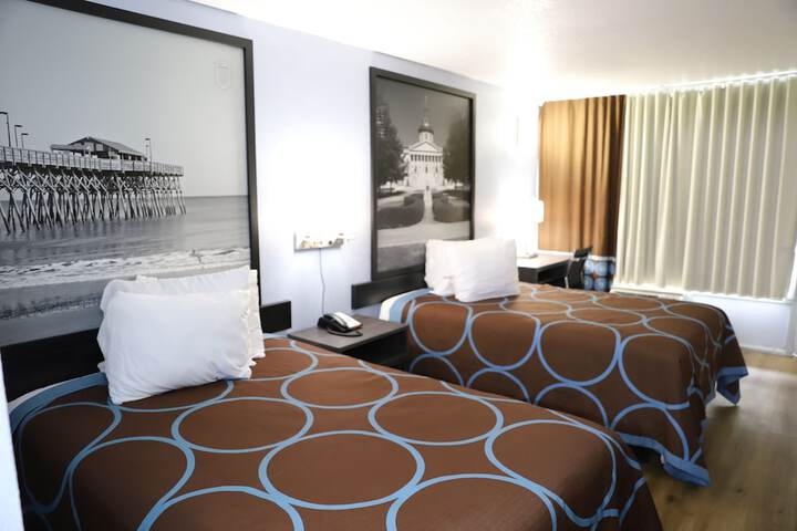Room 7 of 8