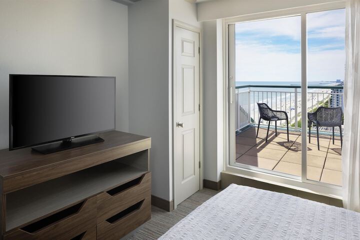 Hampton Inn & Suites Myrtle Beach / Oceanfront