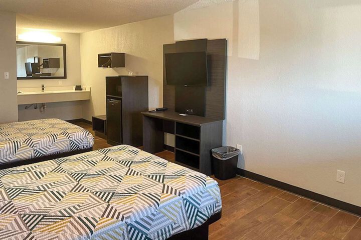 Motel 6 Hurricane WV