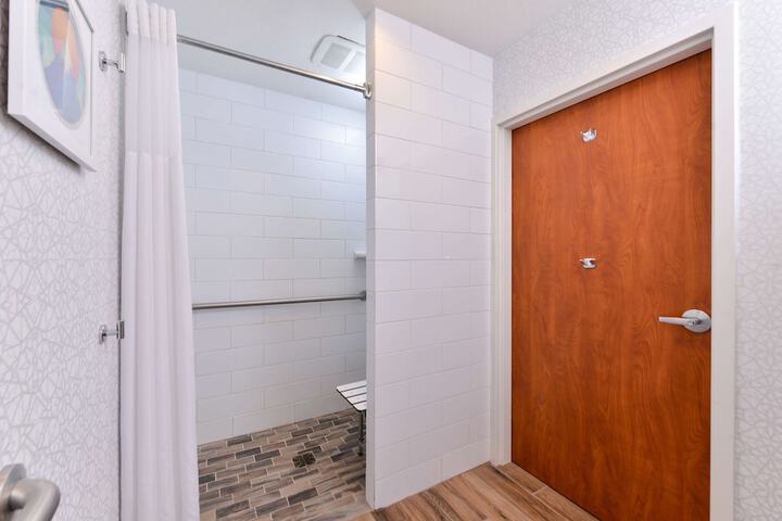 Room 40 of 114