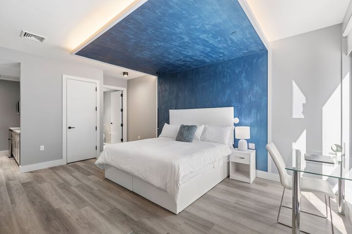 Global Luxury Suites at the Arches