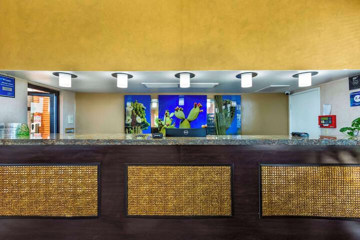 Hotel Interior 4 of 31