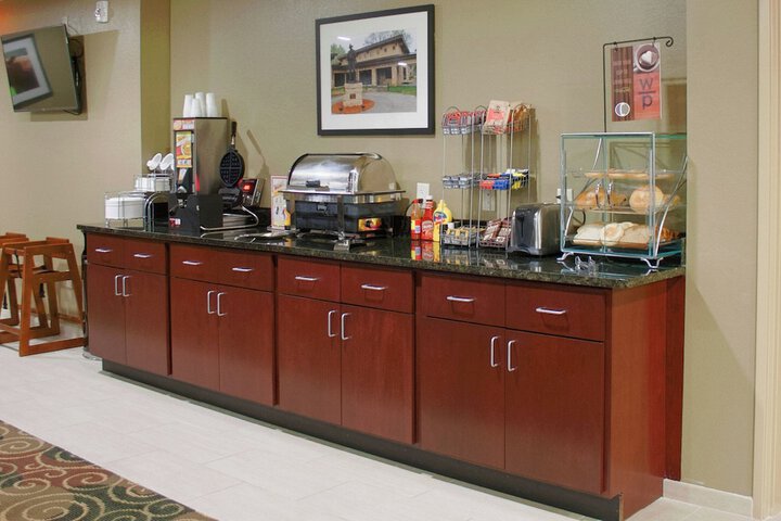 Cobblestone Inn & Suites - Winterset IA