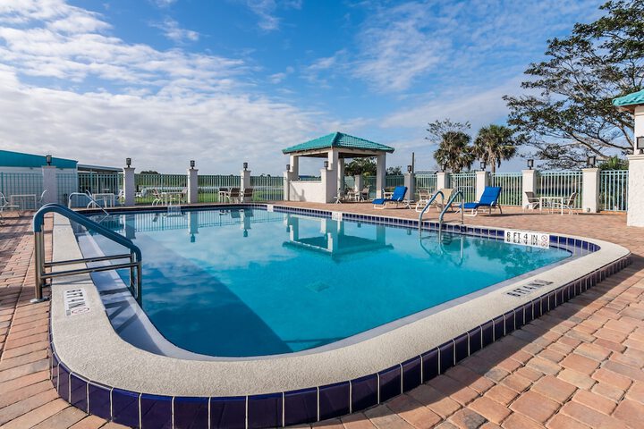 Lakeshore Resort and Marina