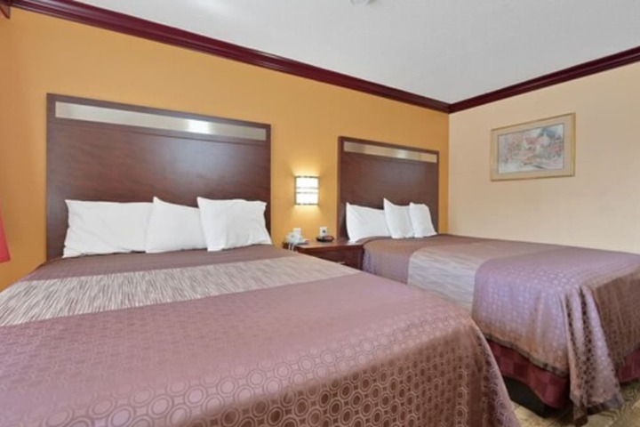 Americas Deluxe Inn