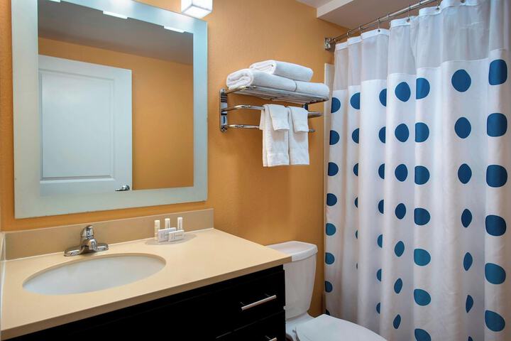 TownePlace Suites by Marriott Republic Airport Long Island