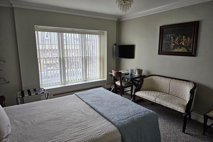 Room 176 of 208
