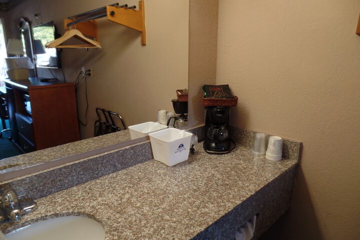 Room 14 of 25