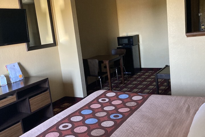 Super 8 by Wyndham Martinsville