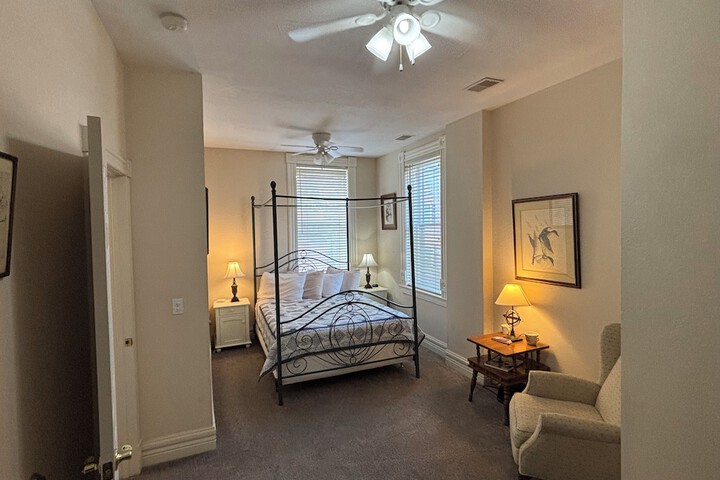 Hermann Crown Suites