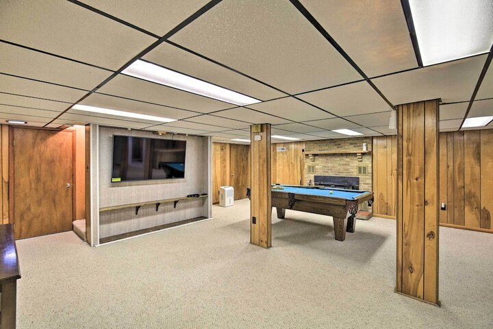 Bluefield Retreat w / Pool Table: Near Parks!