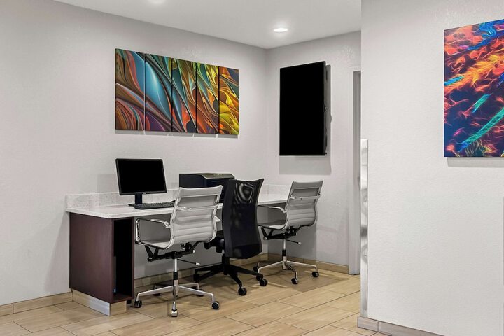 Business Center 25 of 25