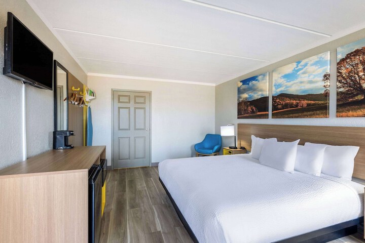 Room 20 of 34
