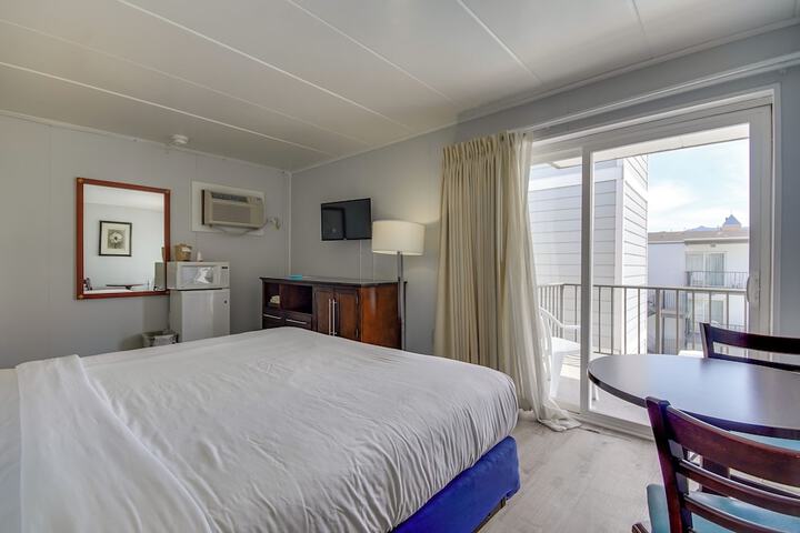 Room 35 of 59