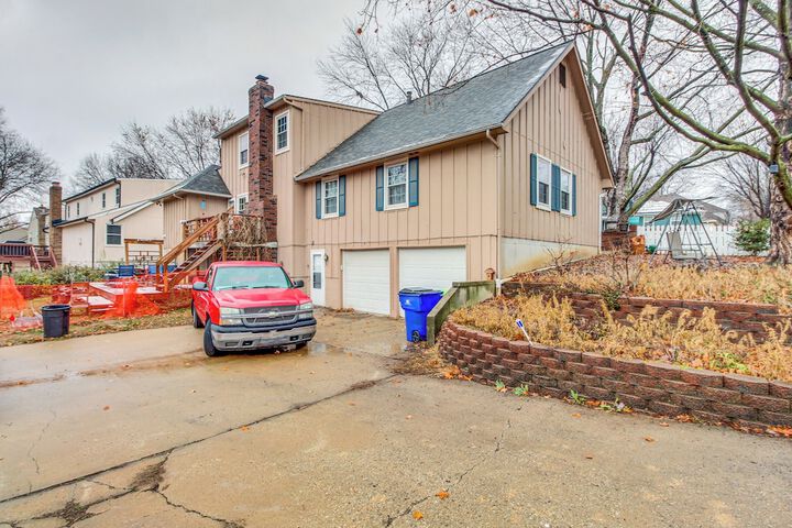 Shawnee Vacation Rental 11 Mi to Kansas City!