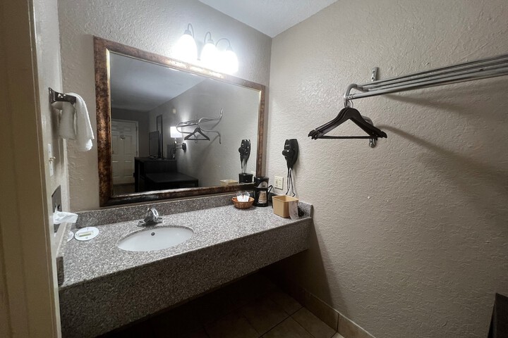 Room 19 of 35