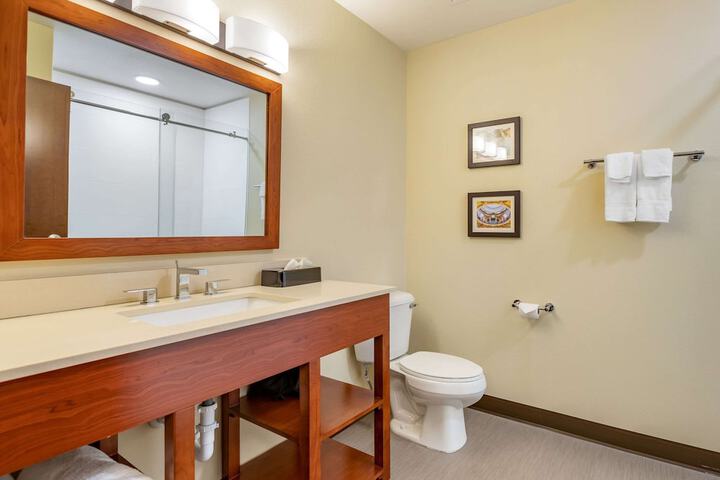 Room 32 of 49