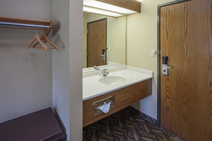 Room 12 of 14